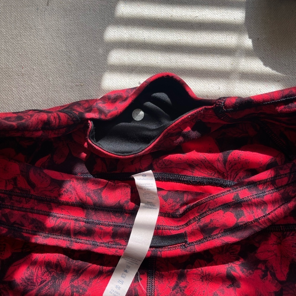 Lululemon Athletica Red and Black Capri Pants - Picture 4 of 4